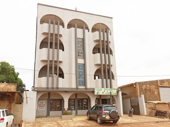 bureaux & boutique à louer à Kouritenga
