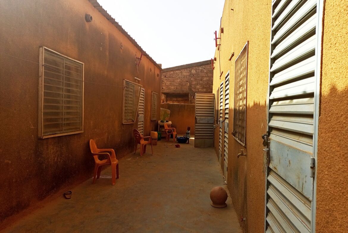 célibatorium de 6 portes bâti sur une parcelle de 252 m²