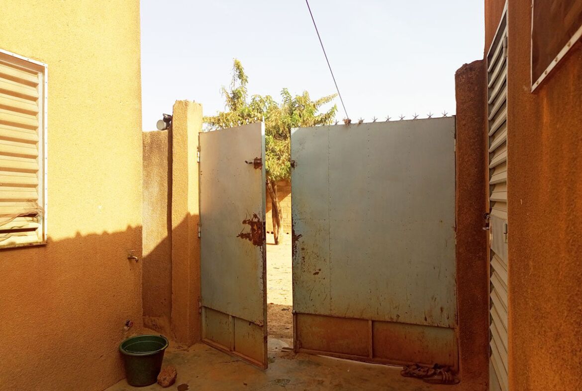 célibatorium de 6 portes bâties sur une parcelle de 252 m²