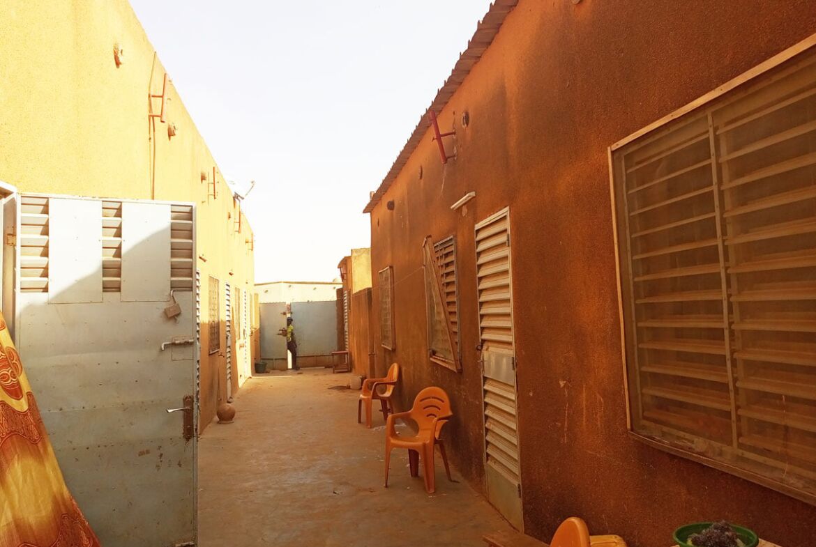 célibatorium de 6 portes bâties sur une parcelle de 252 m²