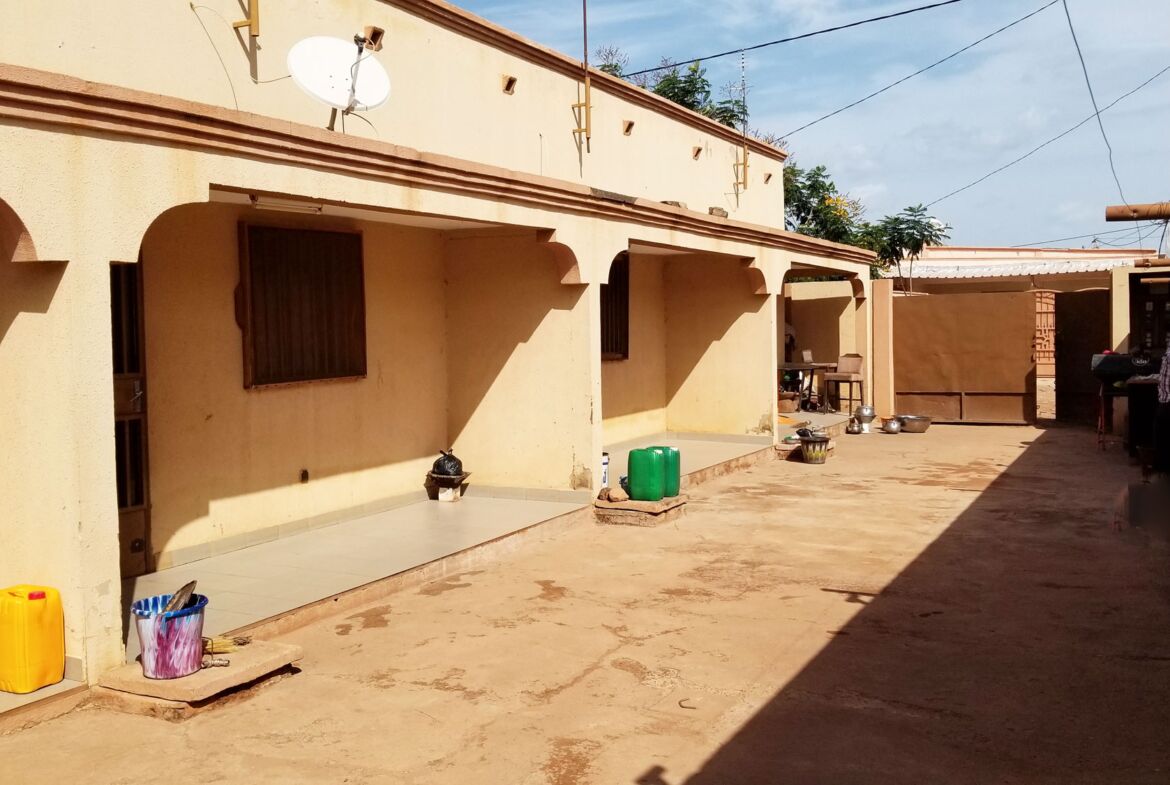 célibatorium en vente à Karpala