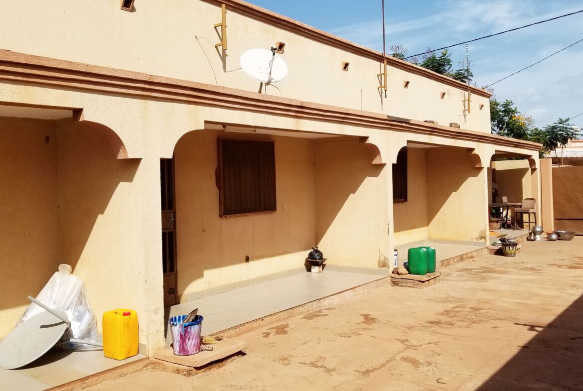 célibatorium en vente à Karpala