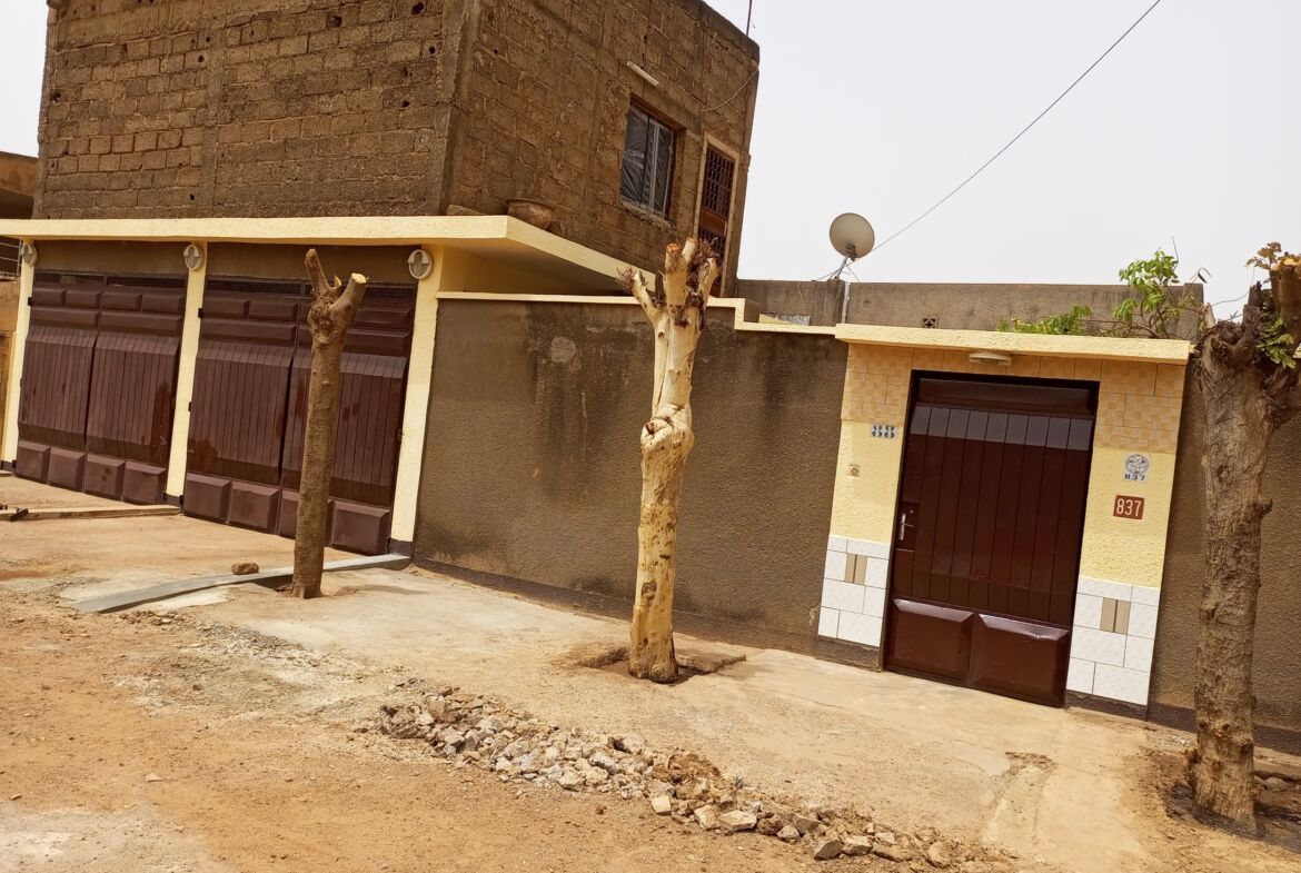 Villa 3 chambres salon en location au 1200 logements à Ouagadougou sur PERFECTOR IMMOBILIER