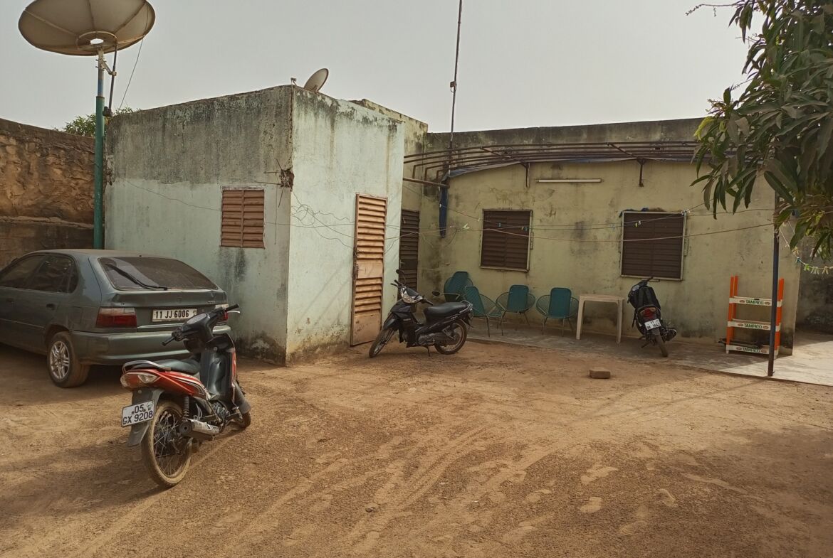 Parcelle de 252 M² avec bâti en vente à Tampouy