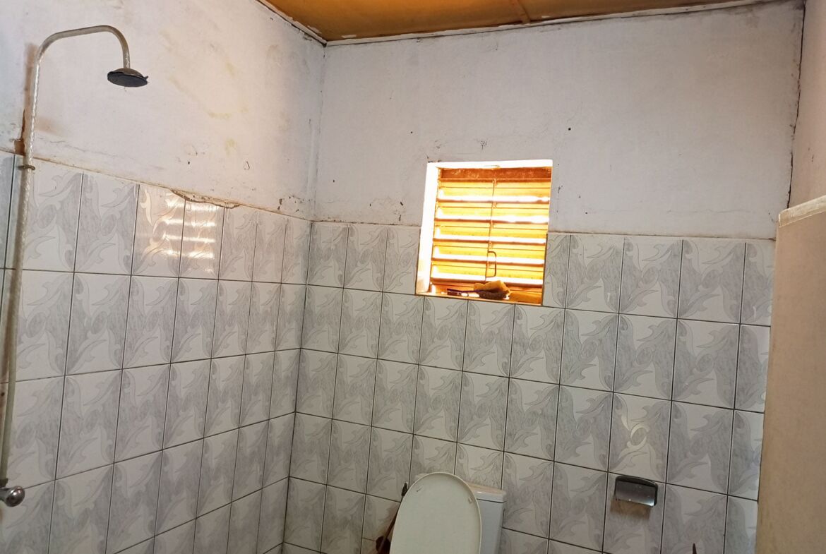 Parcelle de 252 M² avec bâti en vente à Tampouy