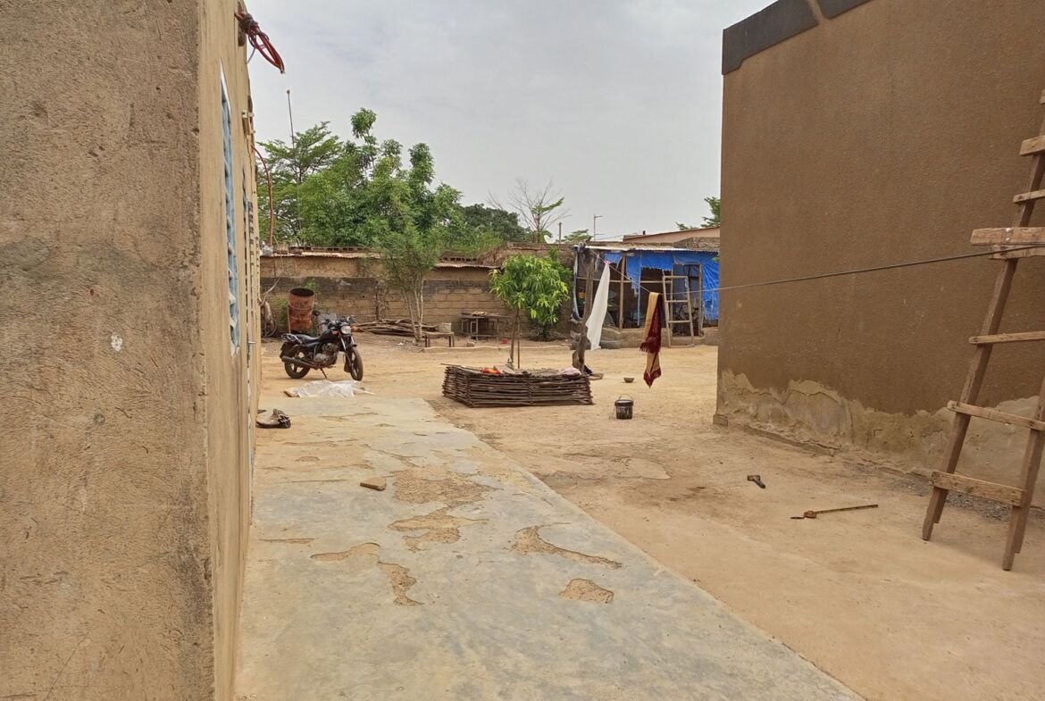 Une parcelle de 625 M² abritant 2 mini villa en vente à Dapoya