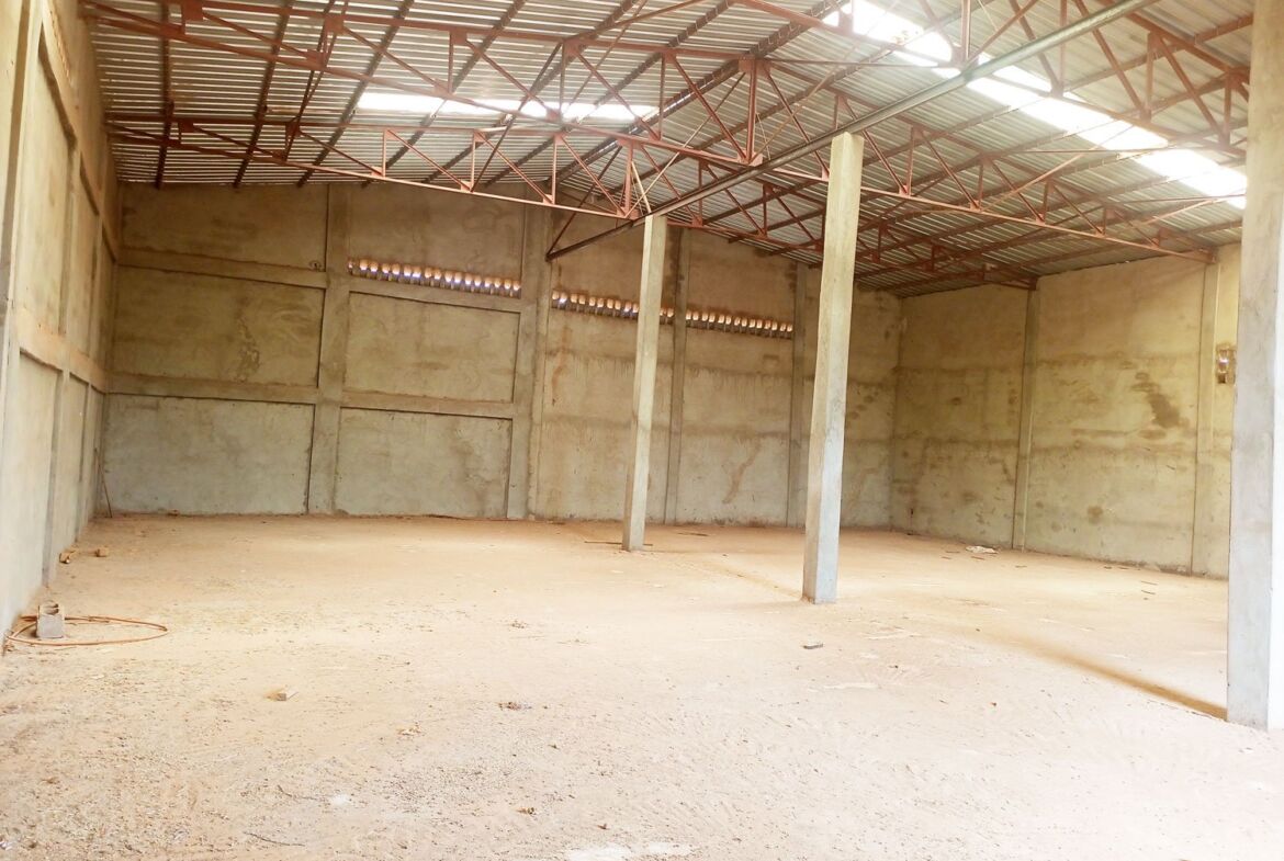 Un entrepôt en location à Garghin