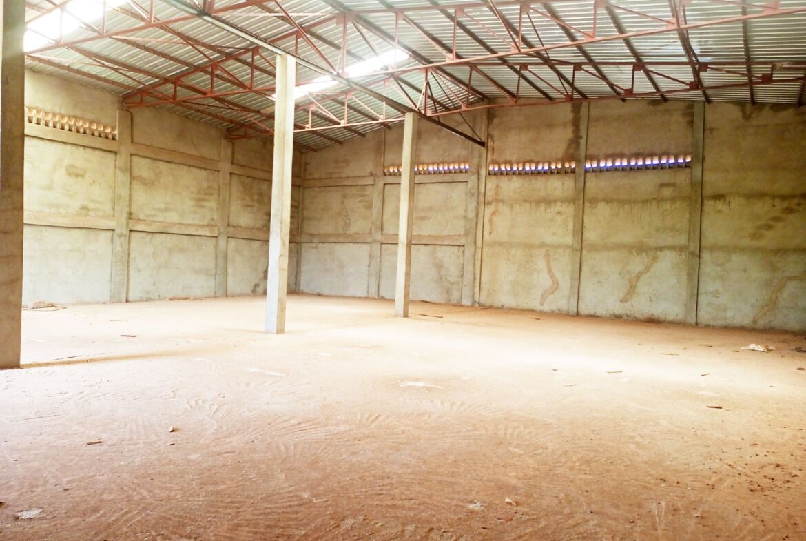 Un entrepôt en location à Garghin