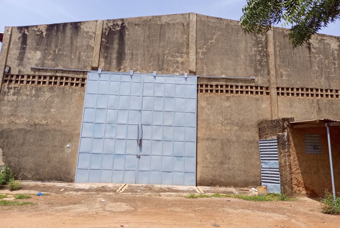 Un entrepôt en location à Garghin