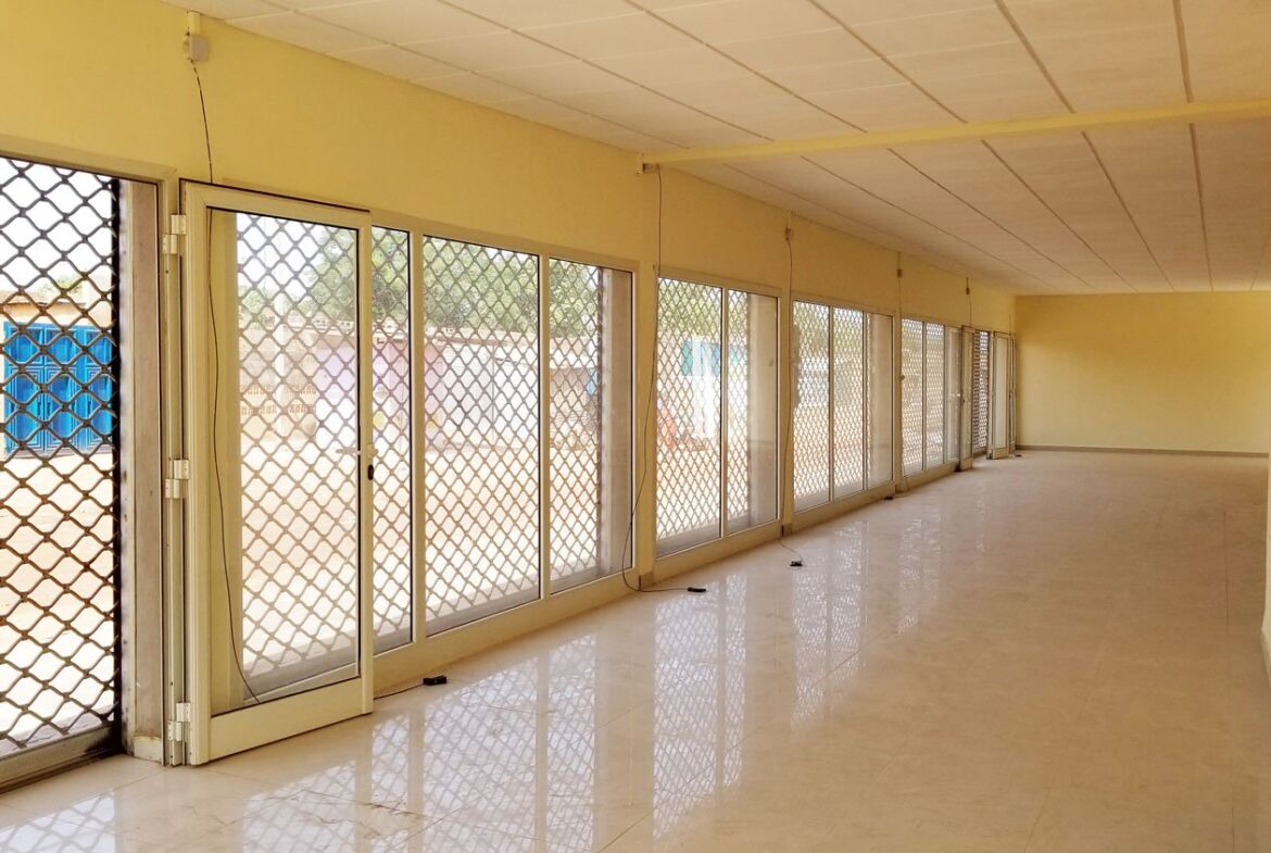 Show room 145 m² en location à Kamsonghin