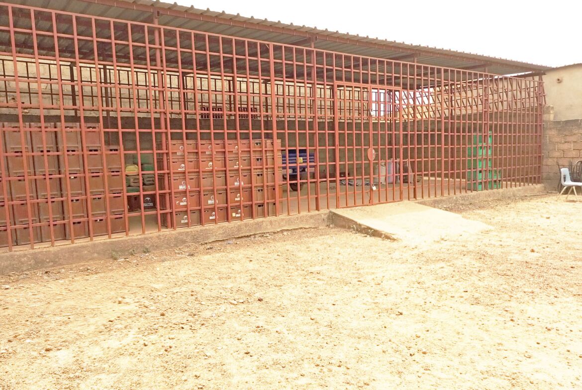 Une parcelle clôturée de 357 m² en location à bonheur ville