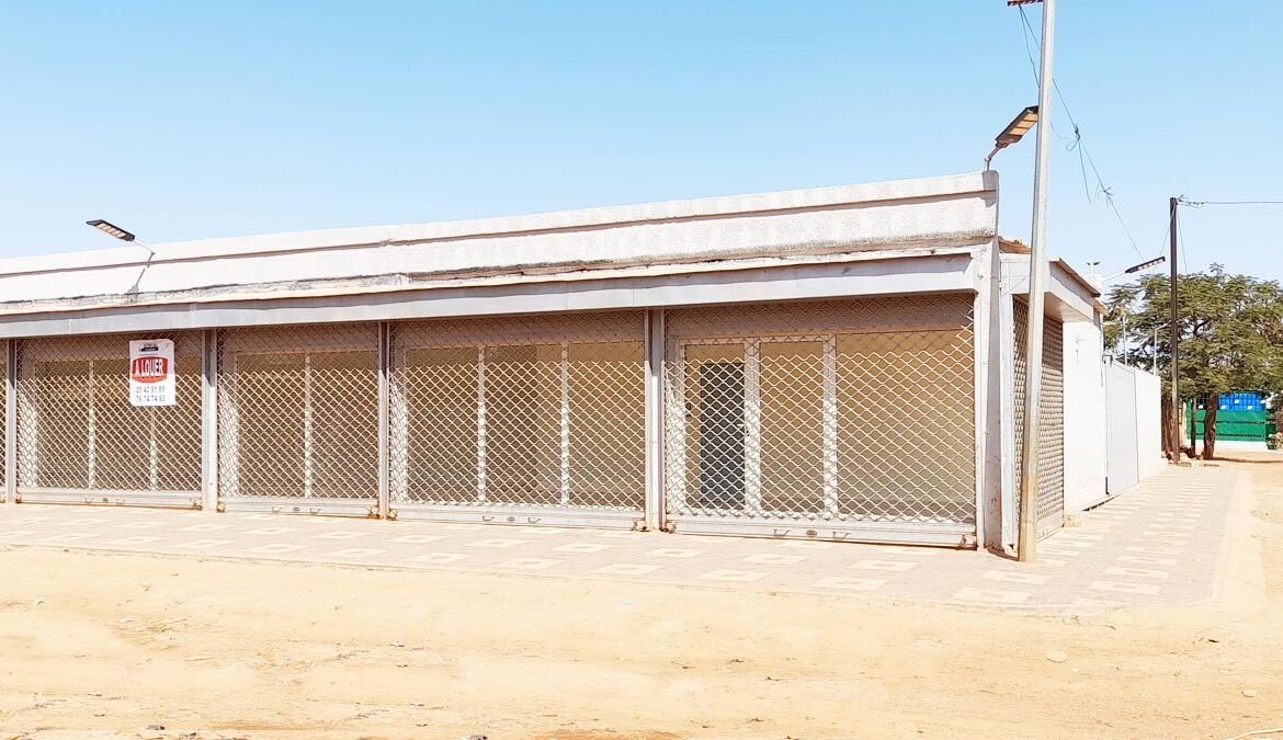 show room de145 M² en location à Kamssonghin