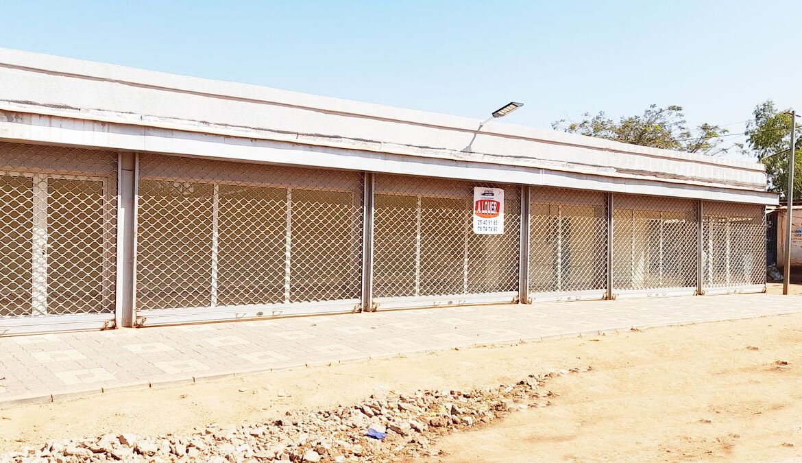 show room de145 M² en location à Kamssonghin