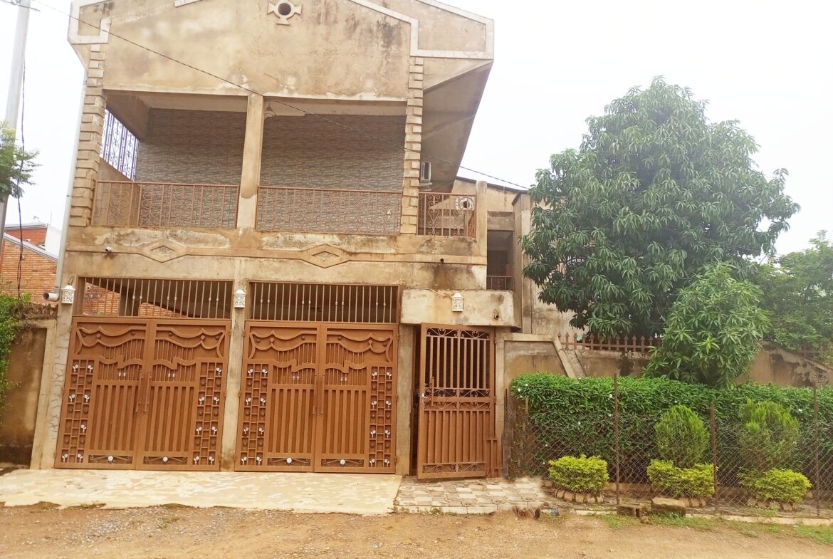 Duplex r+1 de 6 chambres en location à Nioko 1 - Saaba