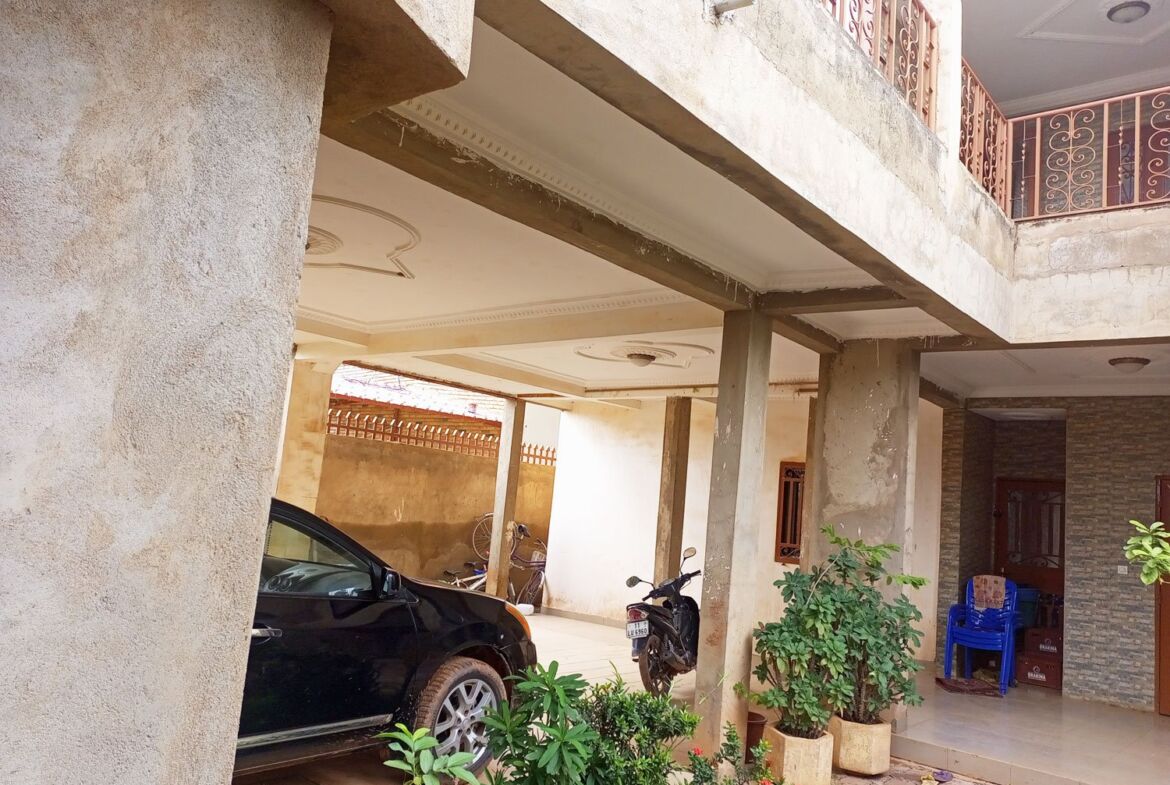 Duplex r+1 de 6 chambres en location à Nioko 1 - Saaba