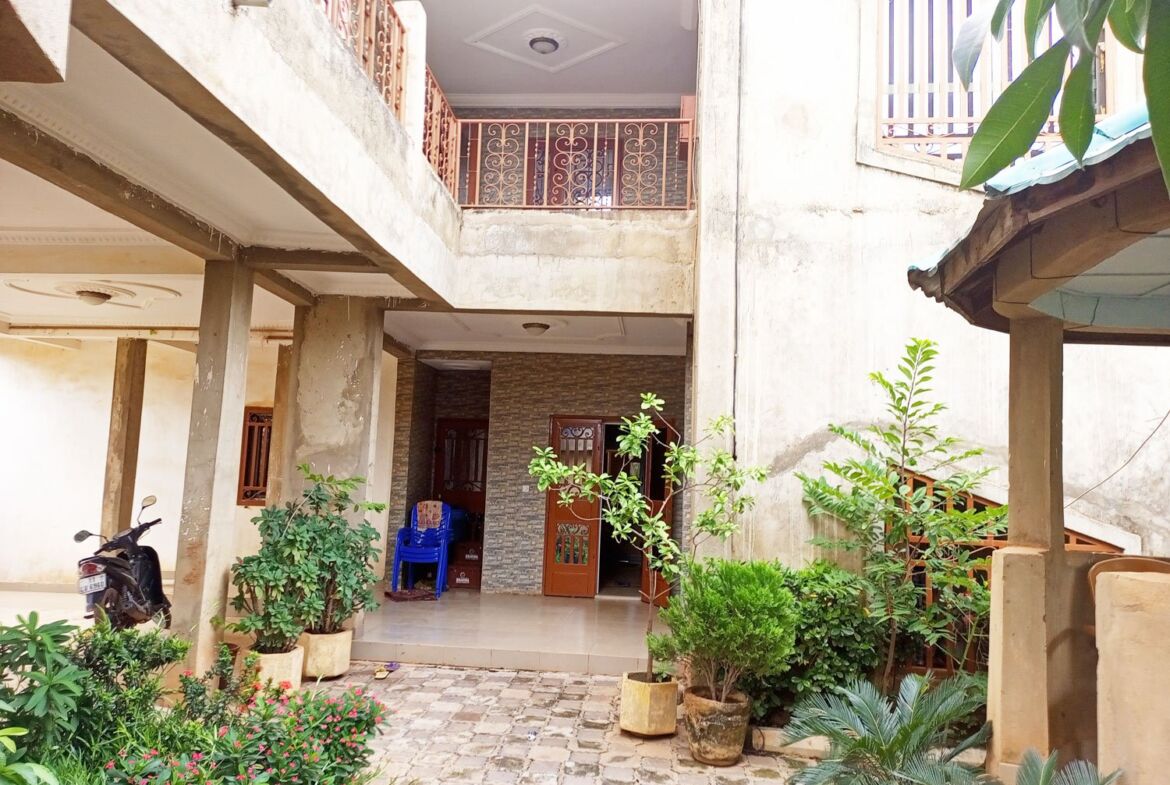 Duplex r+1 de 6 chambres en location à Nioko 1 - Saaba