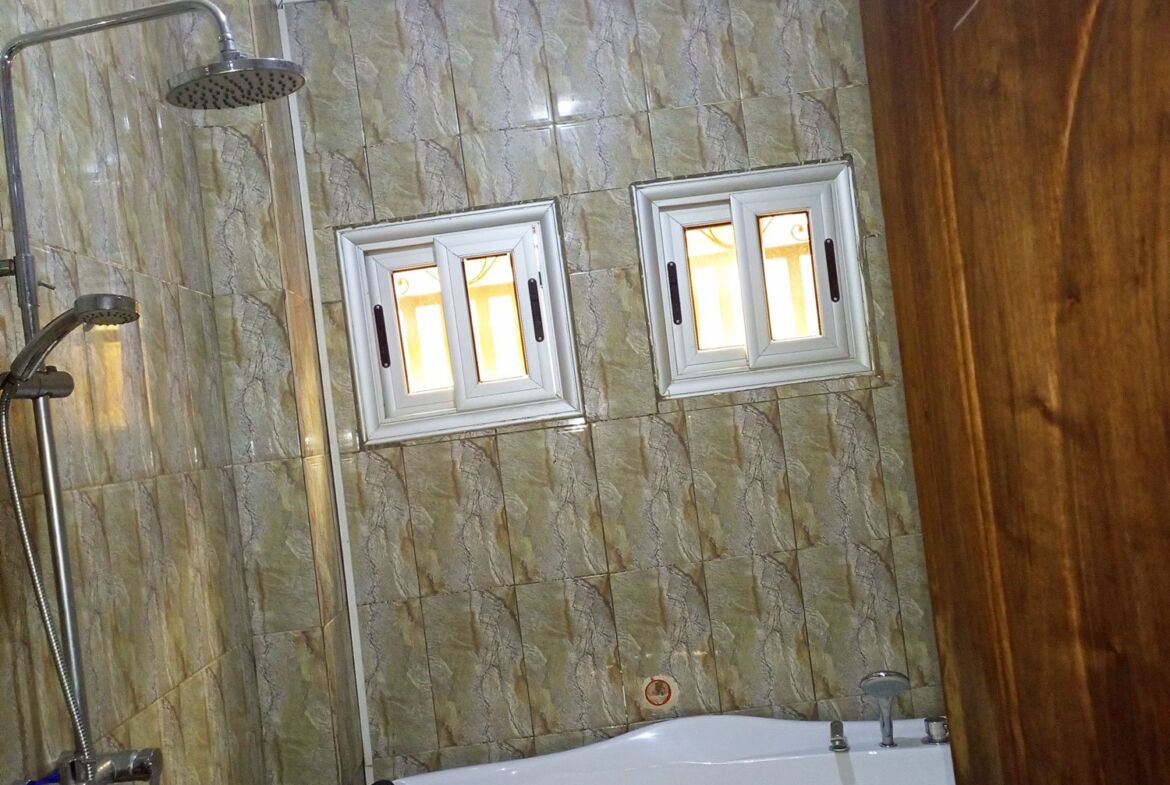 Duplex r+1 de 6 chambres en location à Nioko 1 - Saaba