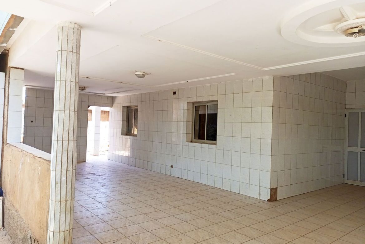 Un duplex de 9 chambres en vente à Cisssin