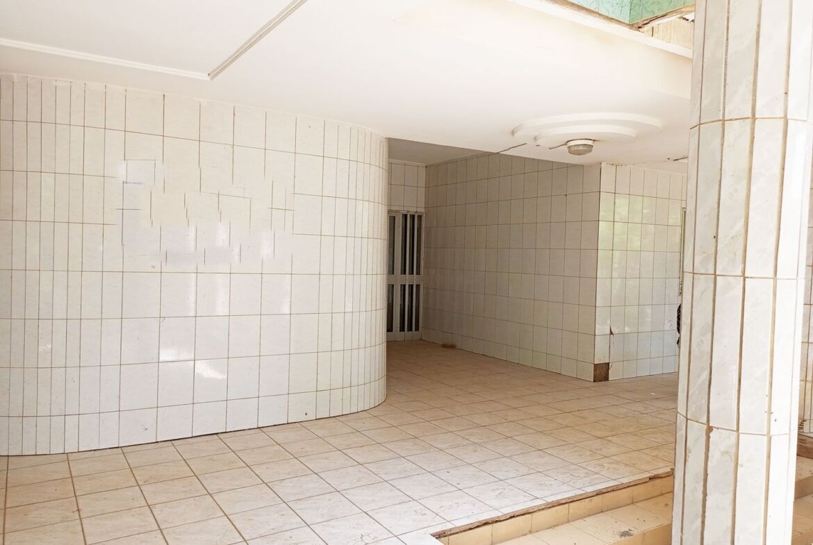 Un duplex de 9 chambres en vente à Cisssin