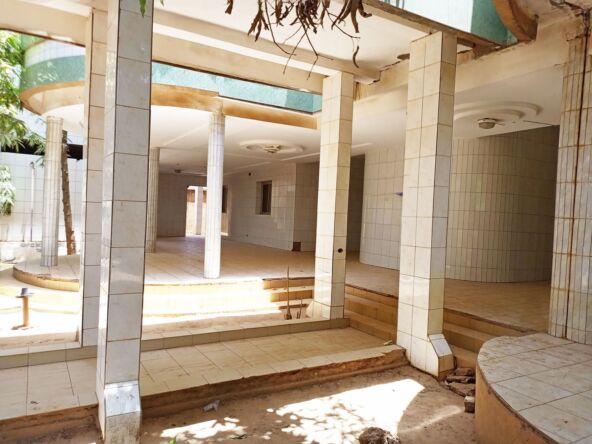 Un duplex de 9 chambres en vente à Cisssin