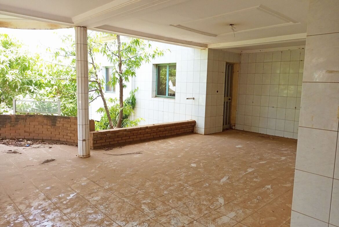 Un duplex de 9 chambres en vente à Cisssin