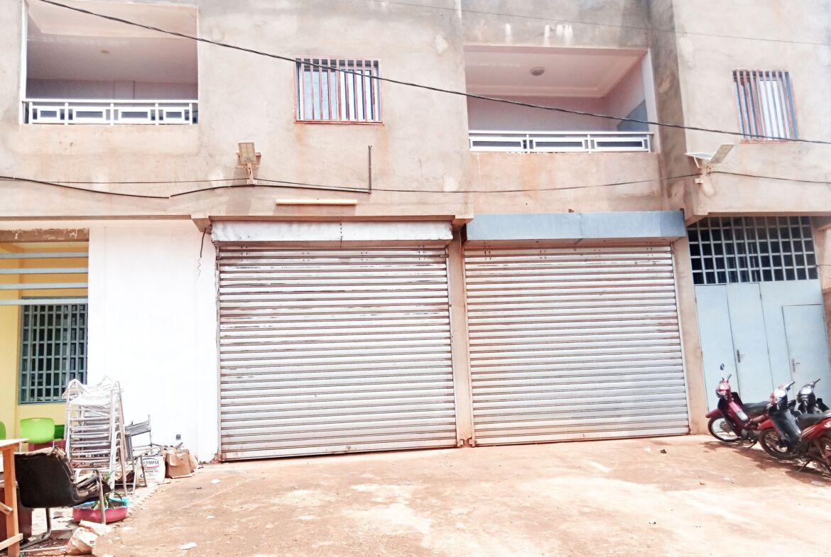 un show room de 200 M² en location à Kalgondé