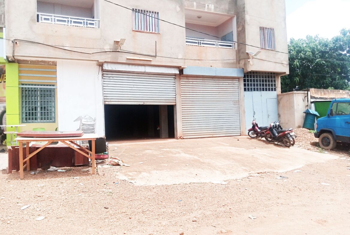 un show room de 200 M² en location à Kalgondé