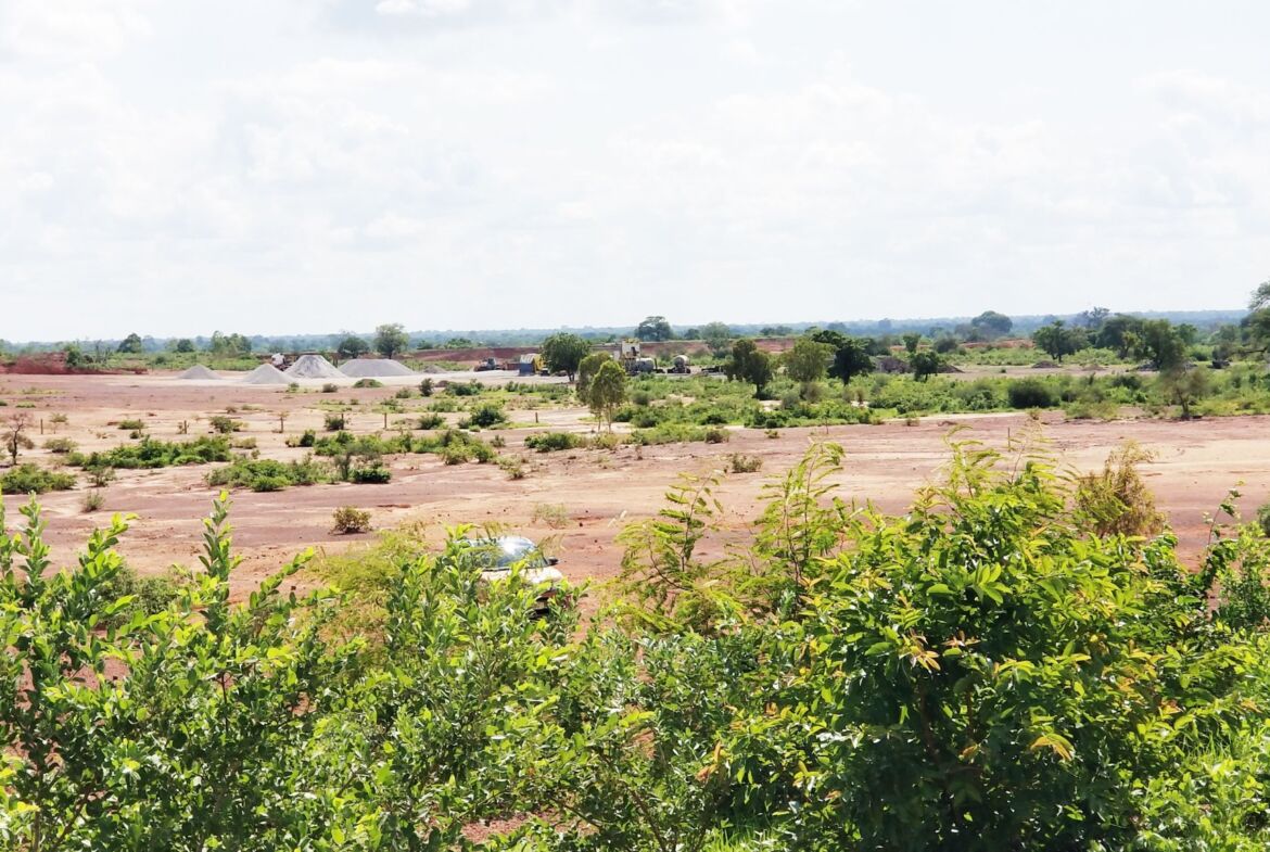 Un terrain de 10 415 M² en vente à Yimdi