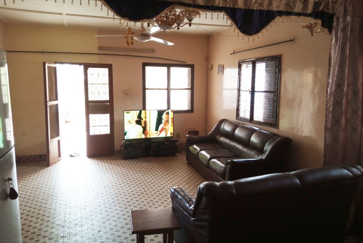 Mini villa + annexes en vente à la zone 1