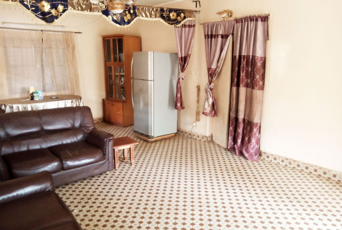 Mini villa + annexes en vente à la zone 1