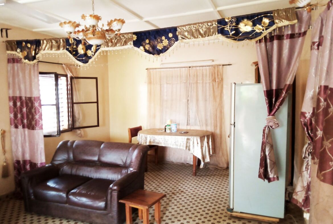 Mini villa + annexes en vente à la zone 1