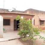 Mini villa + annexes en vente à la zone 1