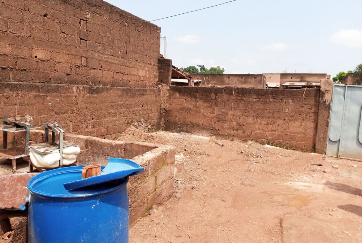 Parcelle de 300 M² en vente à Dassasgho sur Perfector Immobilier