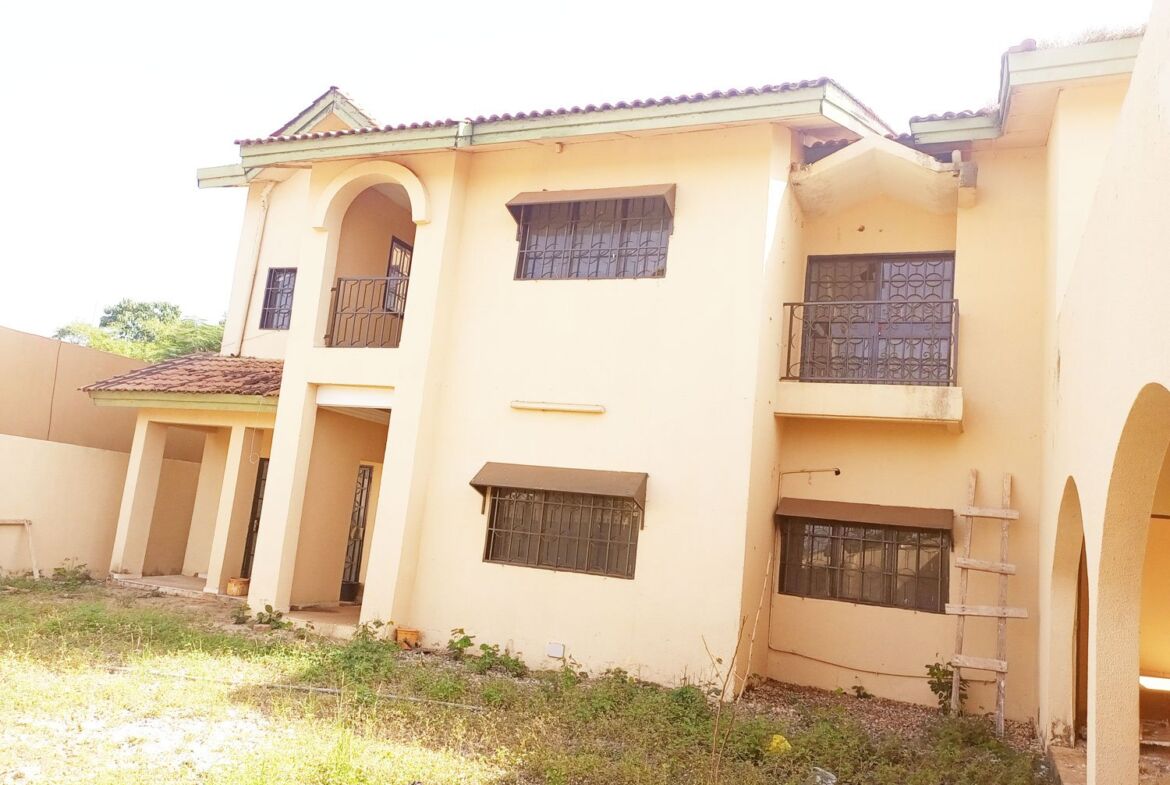 Duplex de 9 pièces en location à Zogona