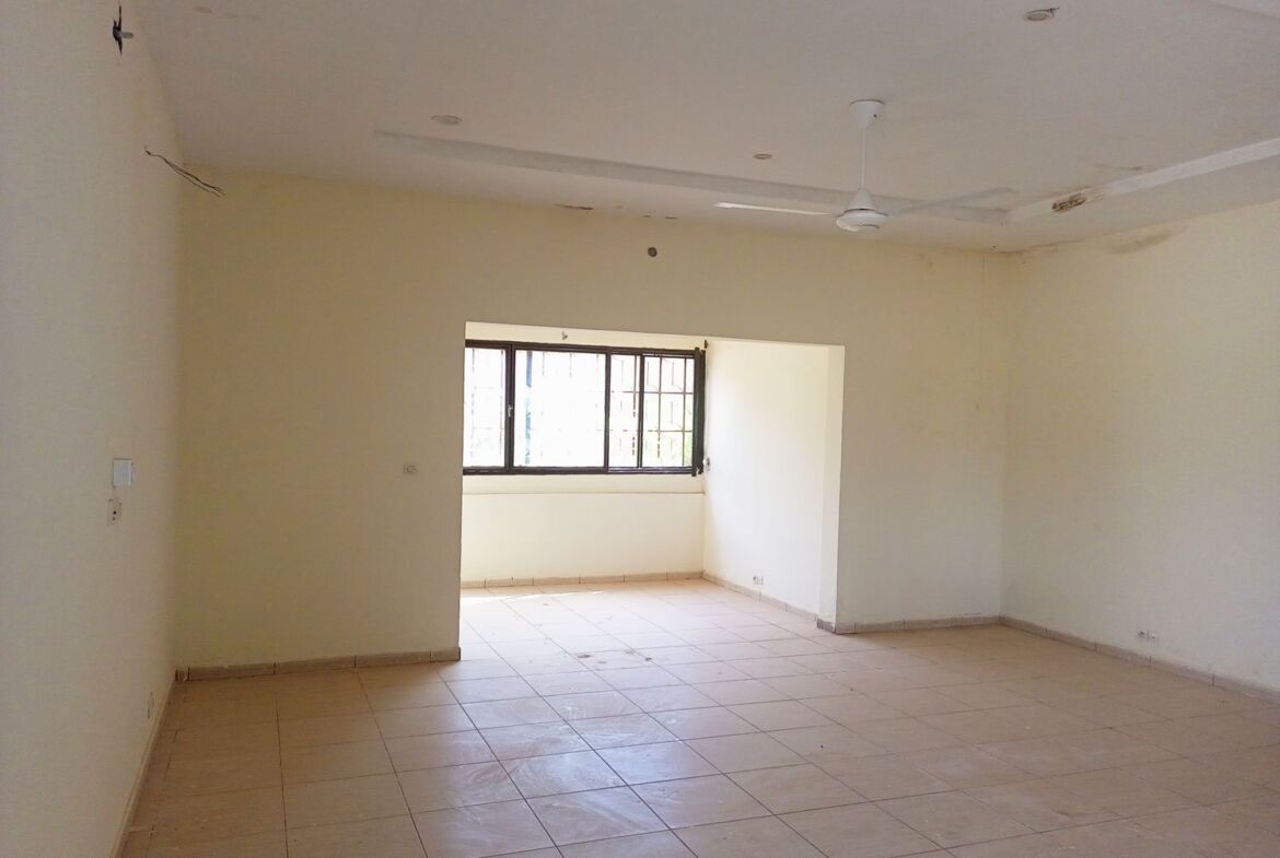 Duplex de 9 pièces en location à Zogona