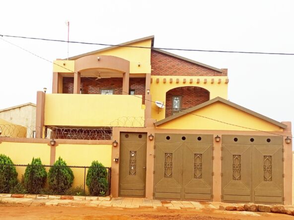 Un duplex de 5 chambres en location à Bonheur ville