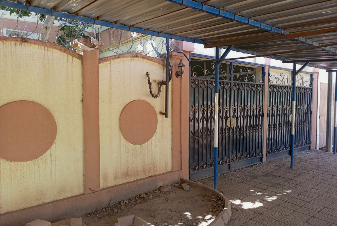 Un duplex de 4 chambres avec des bureaux en location à Ouaga2000 Zone C