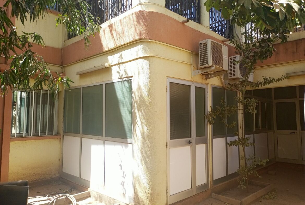 Un duplex de 4 chambres avec des bureaux en location à Ouaga2000 Zone C