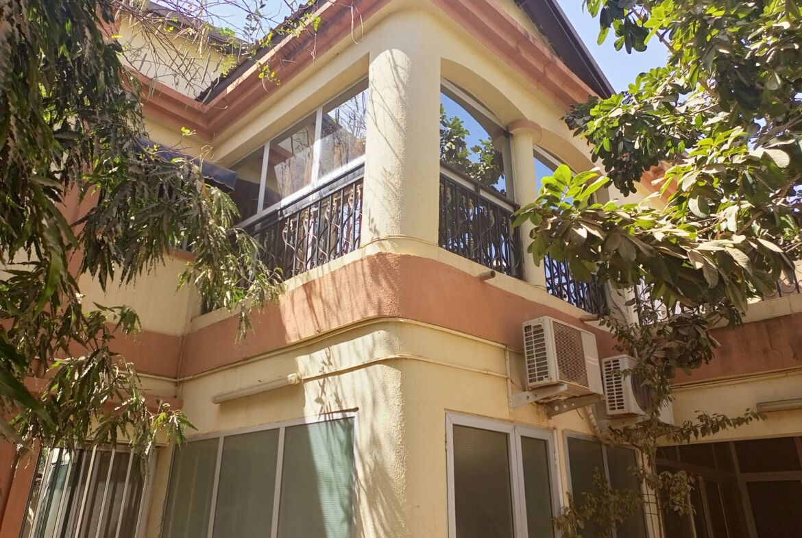 Un duplex de 4 chambres avec des bureaux en location à Ouaga2000 Zone C