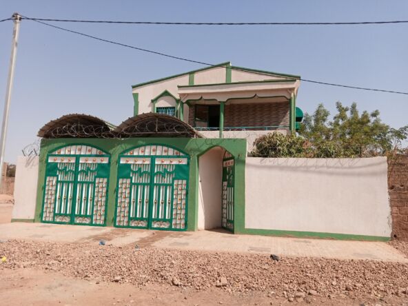 Un duplex R+1 de 5 chambres en location à Bang pooré