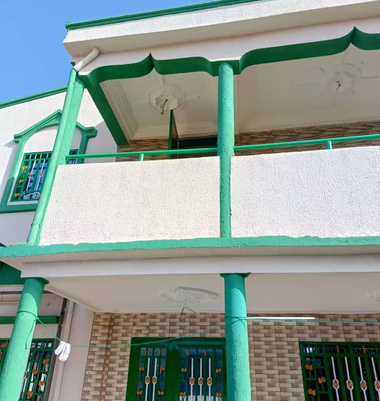 Un duplex R+1 de 5 chambres en location à Bang pooré