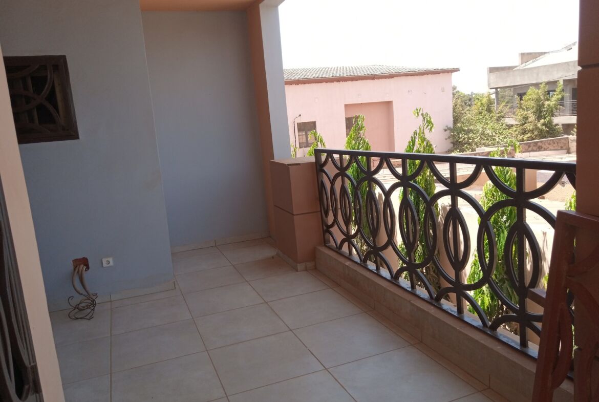 Un duplex nouvelle construction de 5 chambres en location à Somgandé