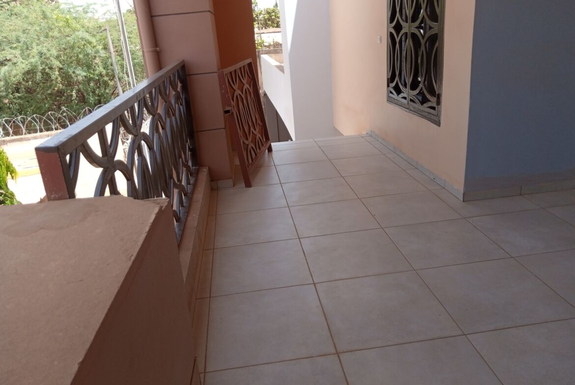 Un duplex nouvelle construction de 5 chambres en location à Somgandé