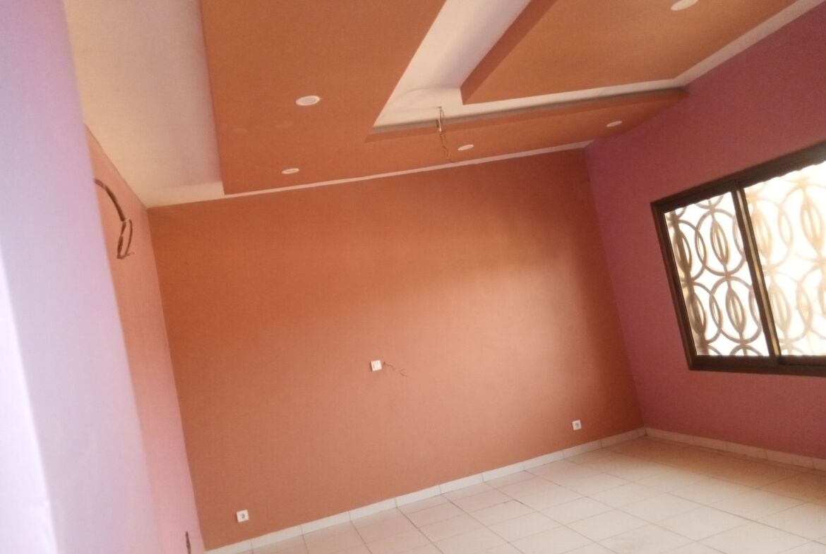 Un duplex nouvelle construction de 5 chambres en location à Somgandé