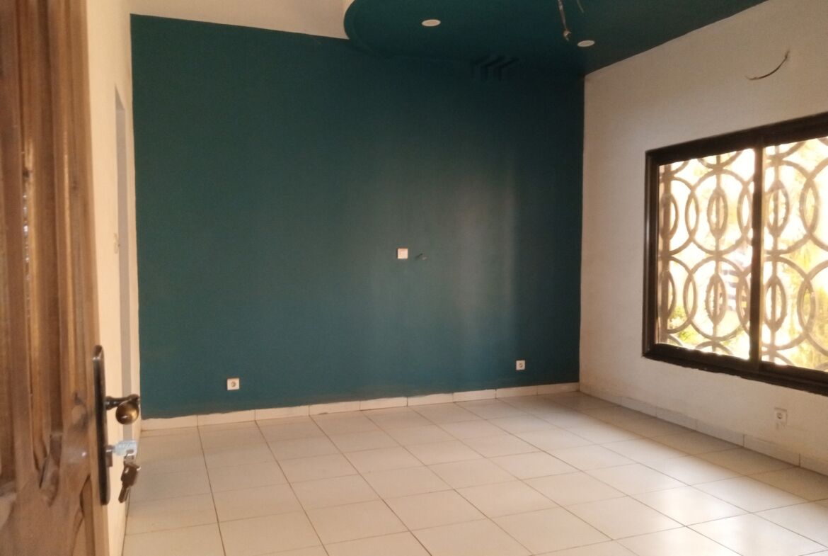 Un duplex nouvelle construction de 5 chambres en location à Somgandé