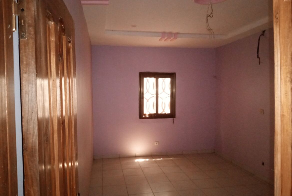 Un duplex nouvelle construction de 5 chambres en location à Somgandé