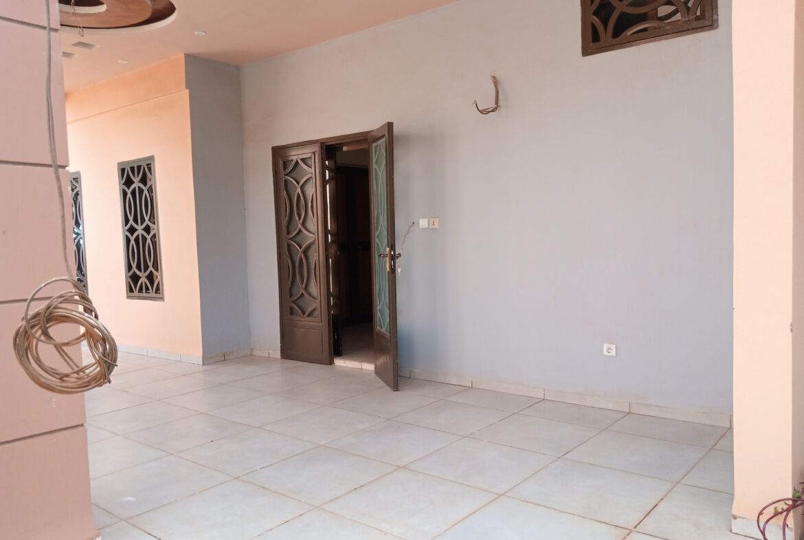 Un duplex nouvelle construction de 5 chambres en location à Somgandé