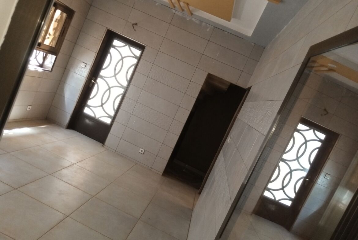 Un duplex nouvelle construction de 5 chambres en location à Somgandé