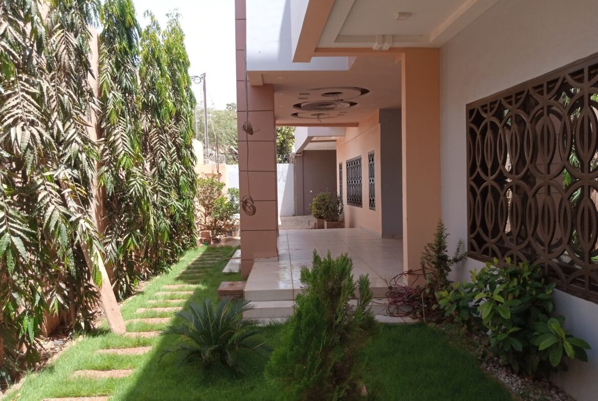 Un duplex nouvelle construction de 5 chambres en location à Somgandé