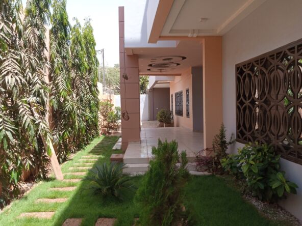 Un duplex nouvelle construction de 5 chambres en location à Somgandé